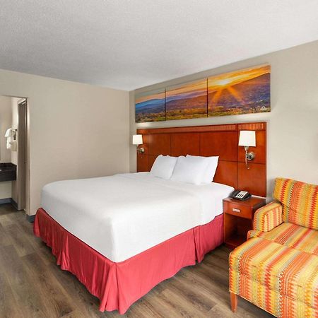 Days Inn By Wyndham Knoxville East Buitenkant foto