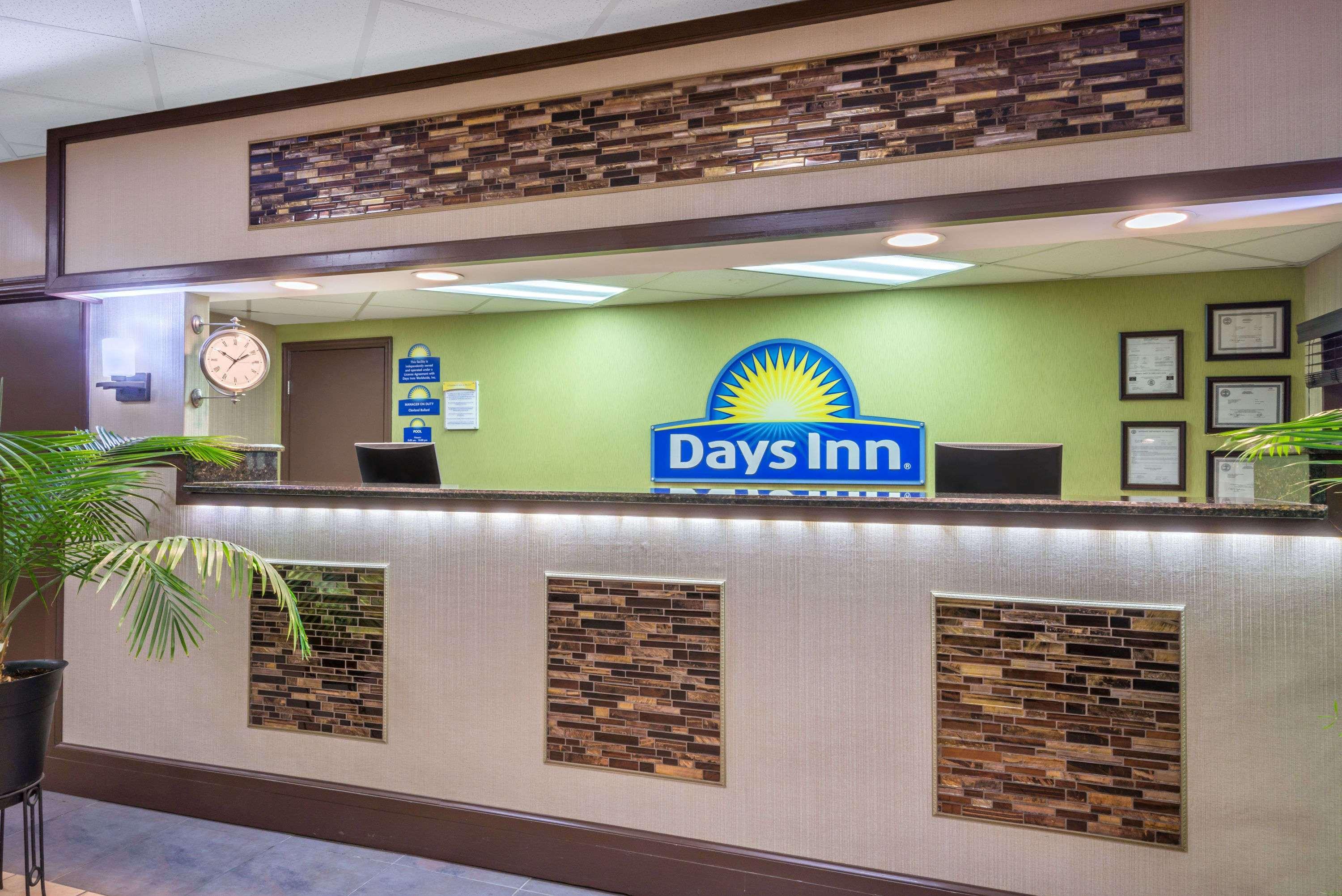 Days Inn By Wyndham Knoxville East Buitenkant foto