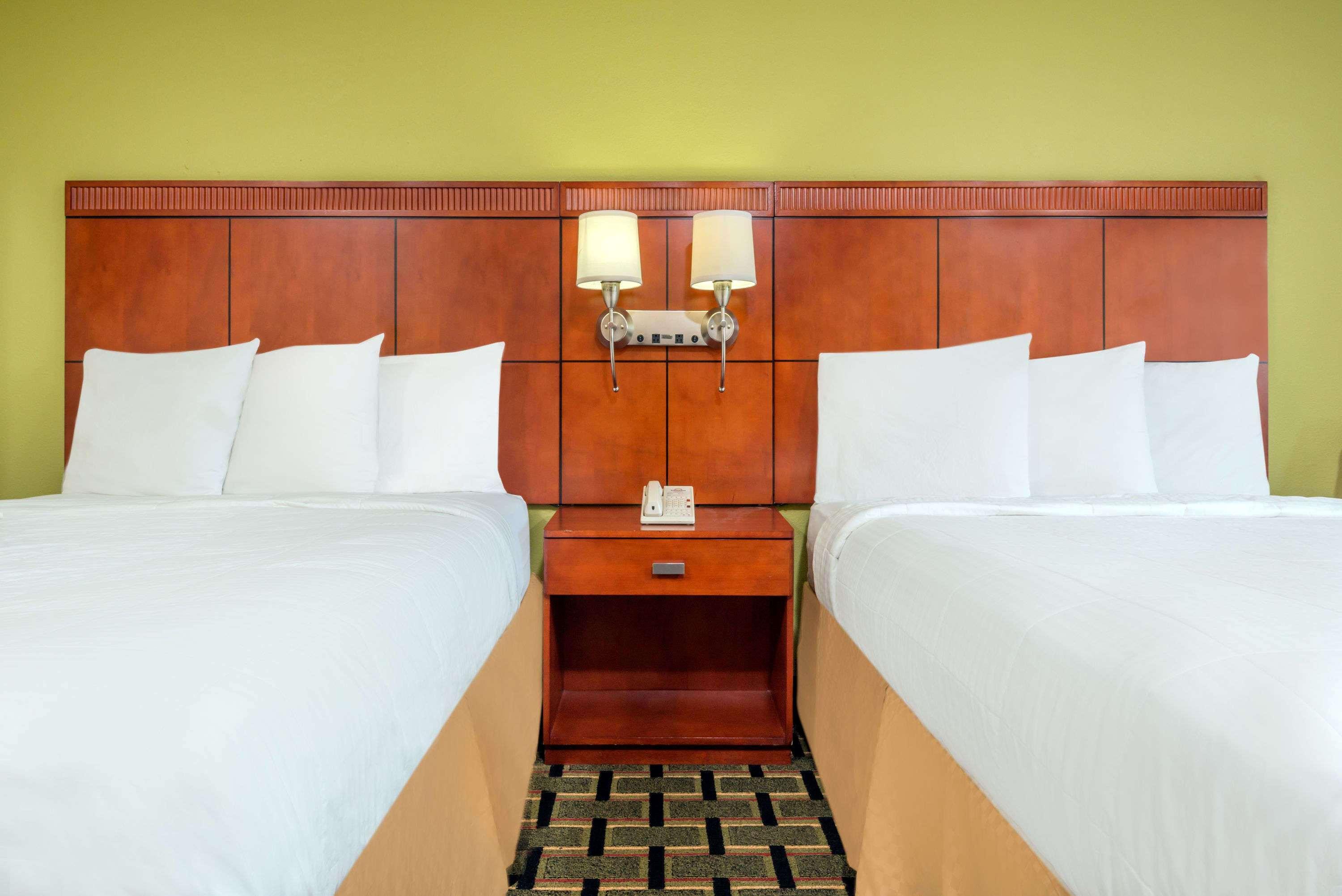Days Inn By Wyndham Knoxville East Buitenkant foto
