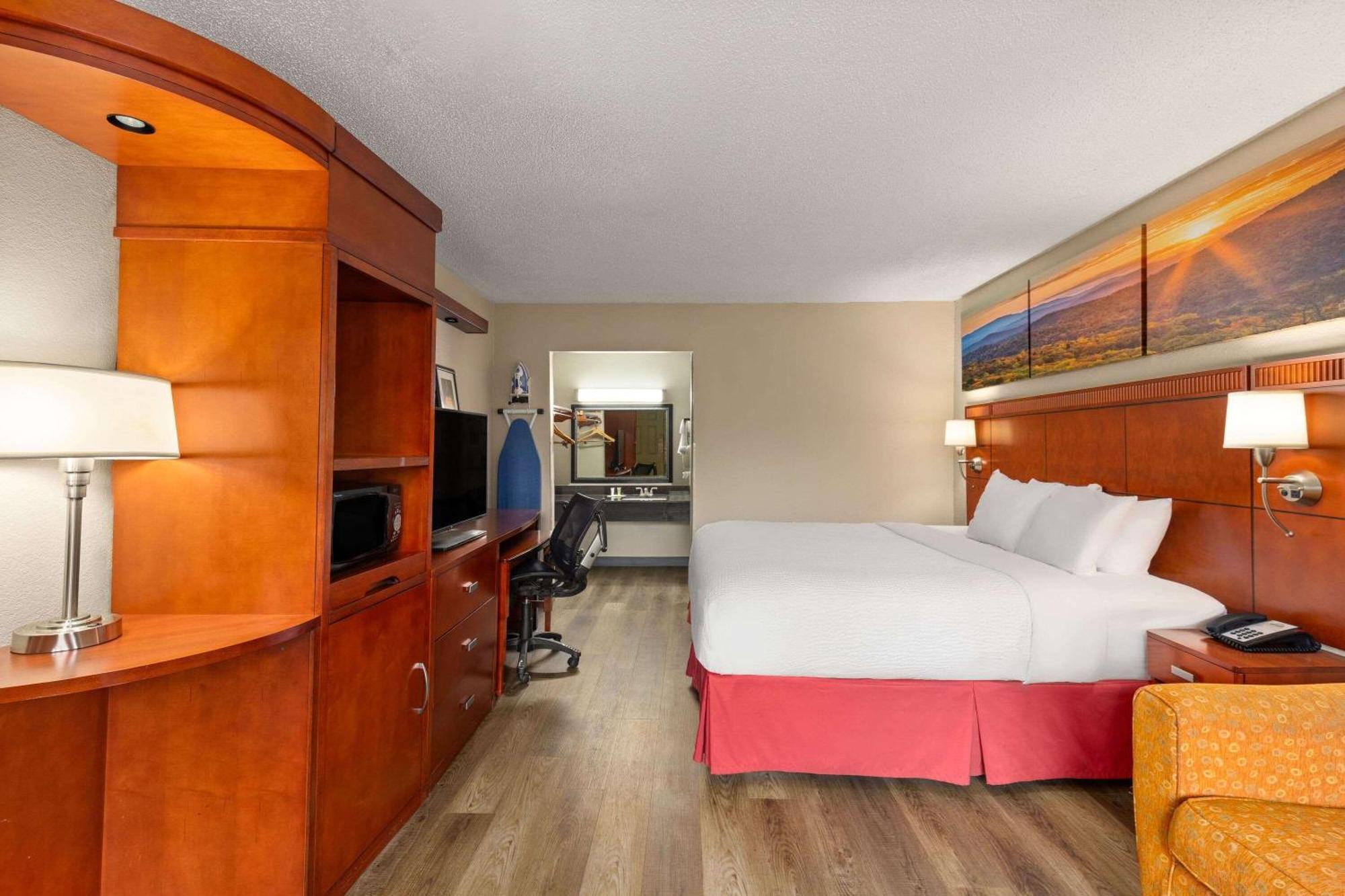 Days Inn By Wyndham Knoxville East Buitenkant foto