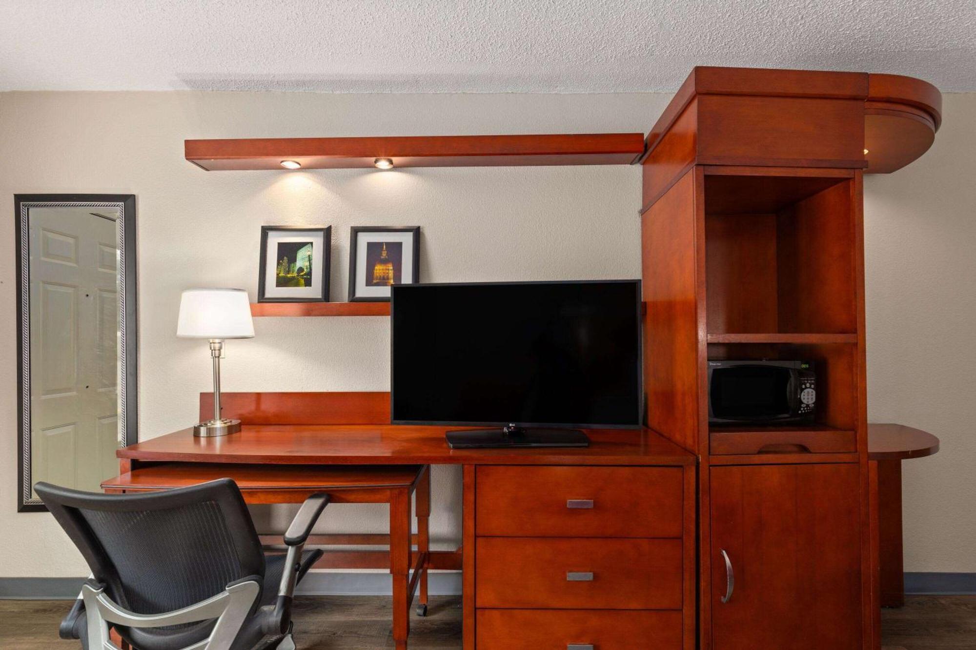 Days Inn By Wyndham Knoxville East Buitenkant foto