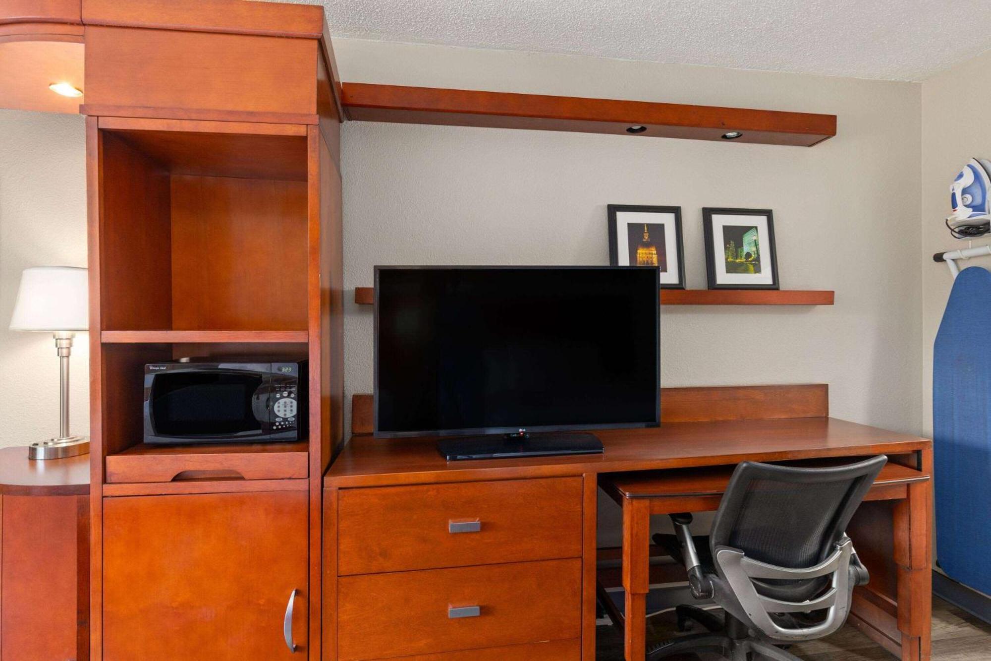 Days Inn By Wyndham Knoxville East Buitenkant foto