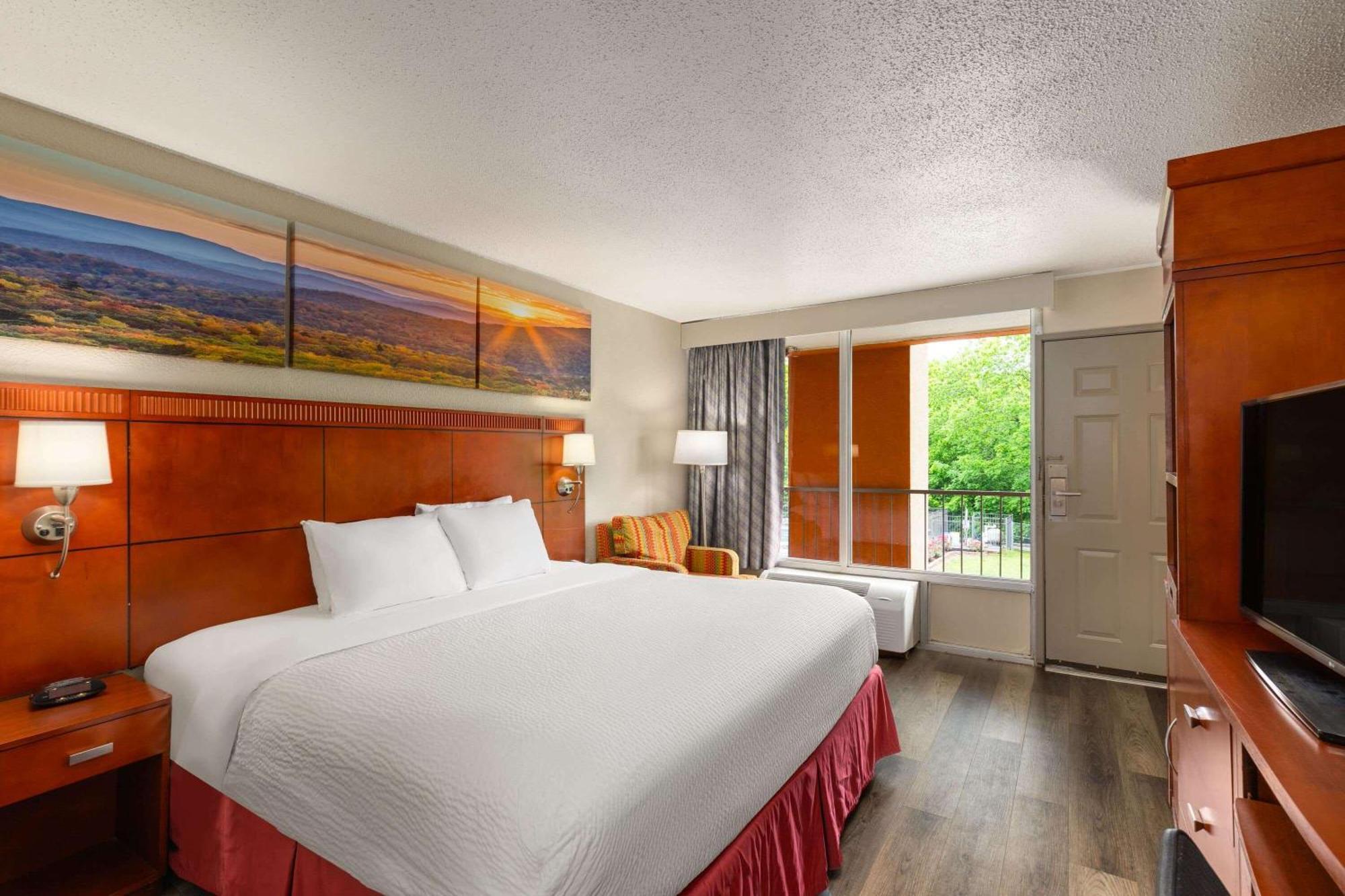 Days Inn By Wyndham Knoxville East Buitenkant foto