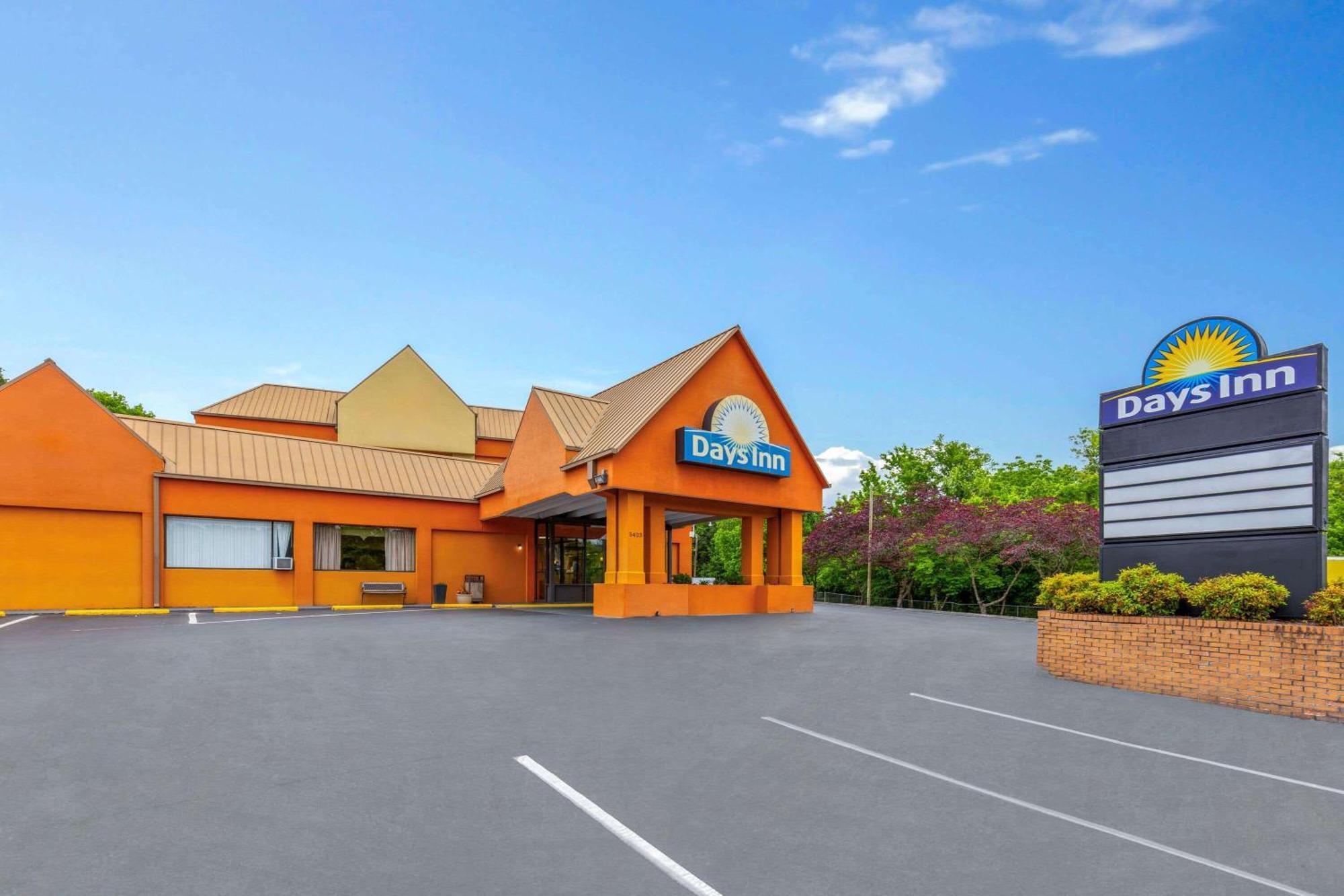 Days Inn By Wyndham Knoxville East Buitenkant foto