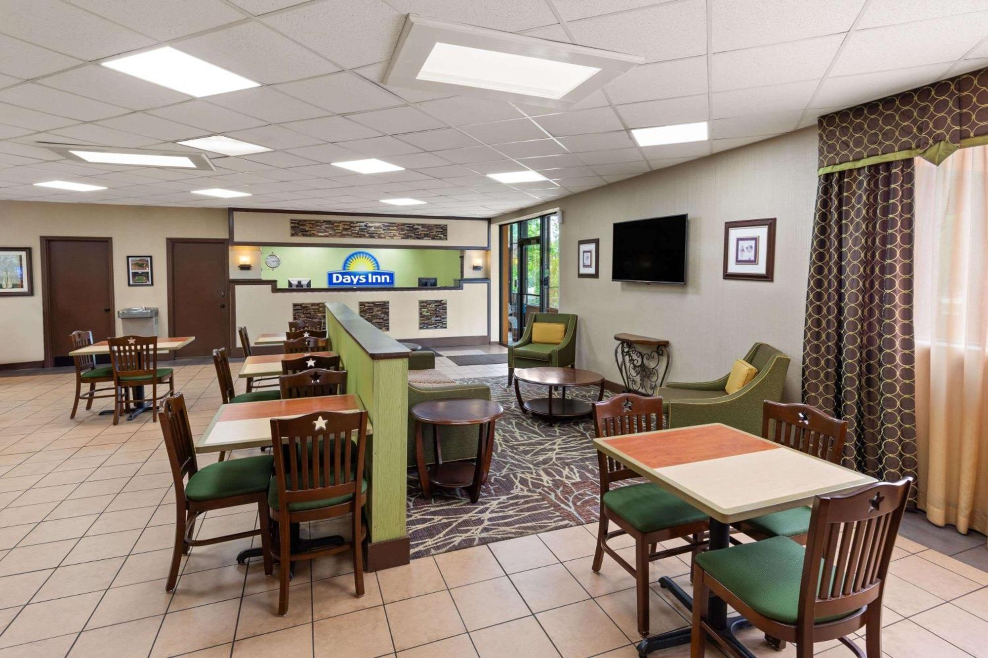 Days Inn By Wyndham Knoxville East Buitenkant foto