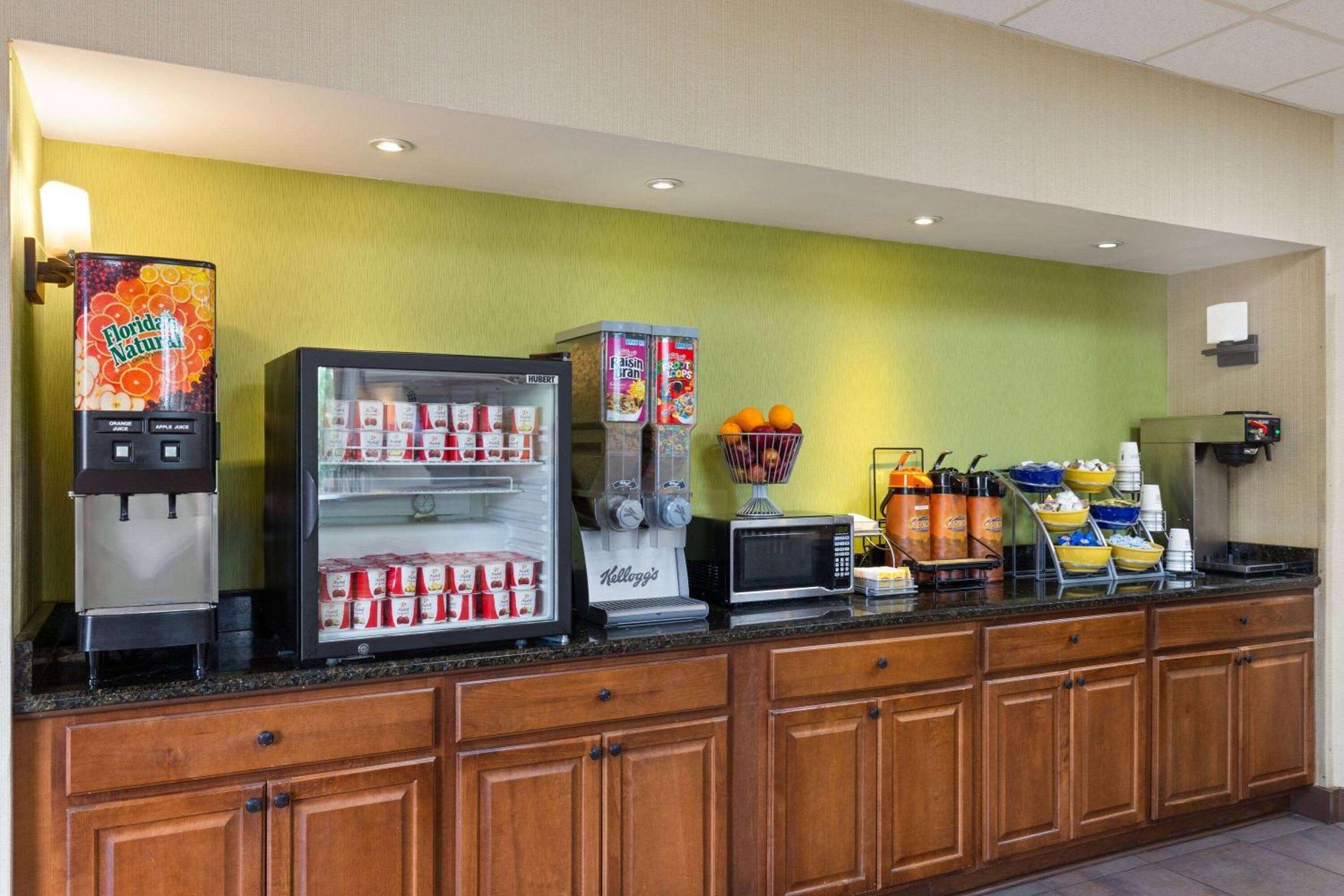 Days Inn By Wyndham Knoxville East Buitenkant foto