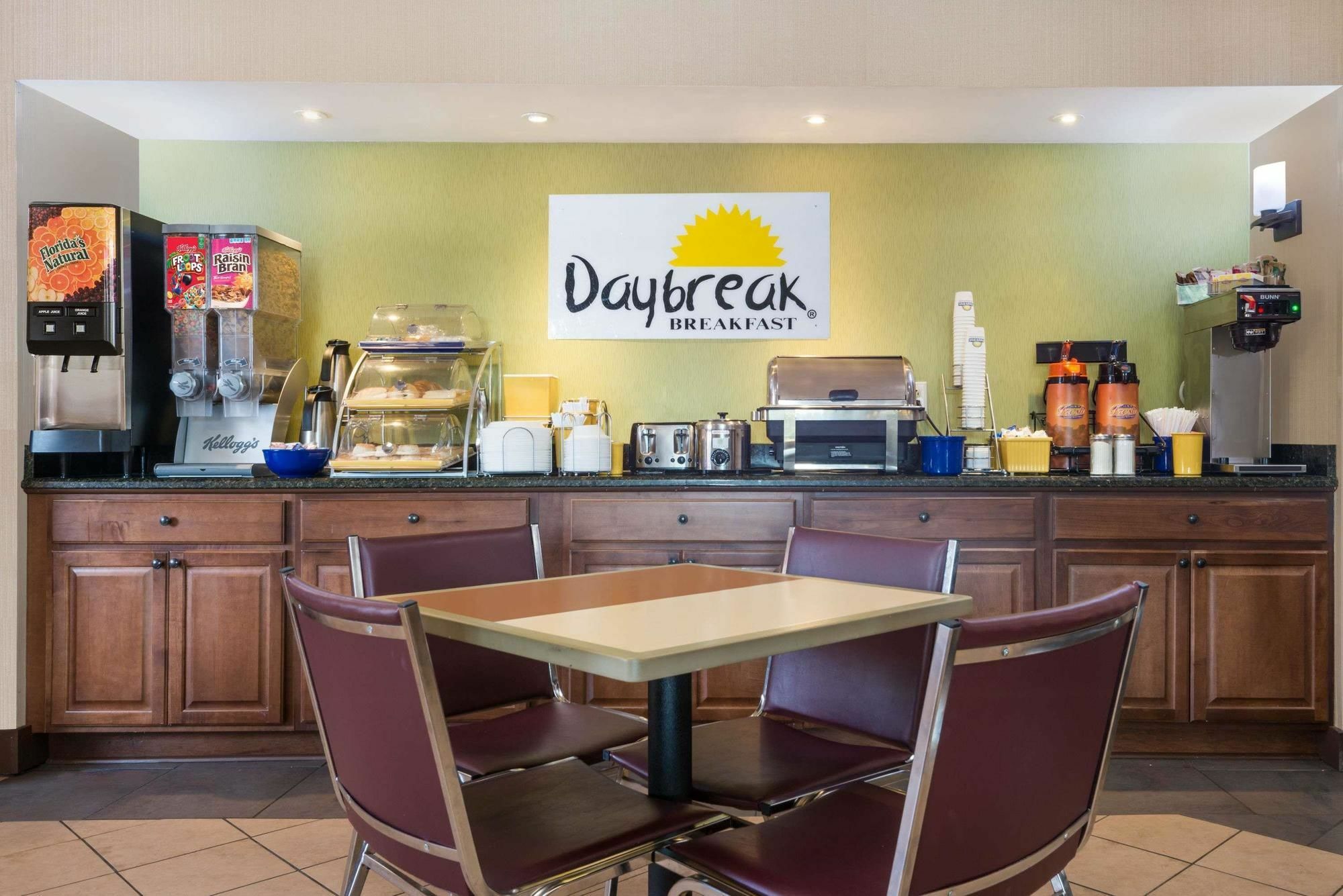 Days Inn By Wyndham Knoxville East Buitenkant foto